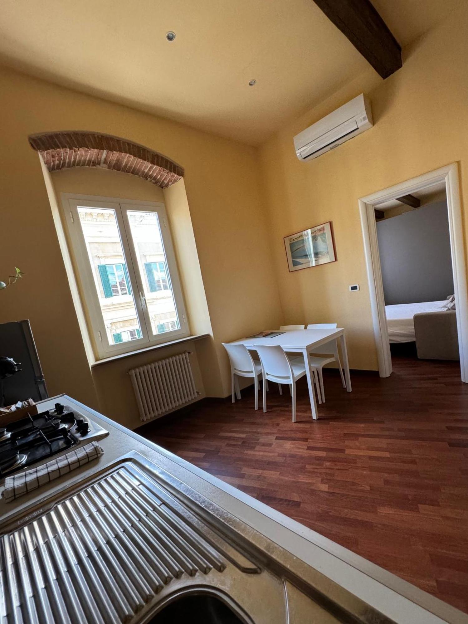 Aicha House Apartment ลีวอร์โน ภายนอก รูปภาพ